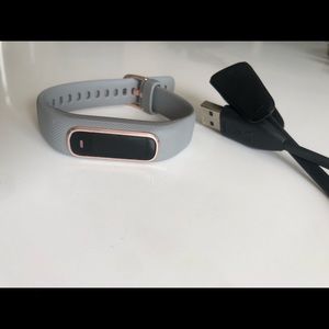 Garmin vivosmart 4 in Rose Gold.